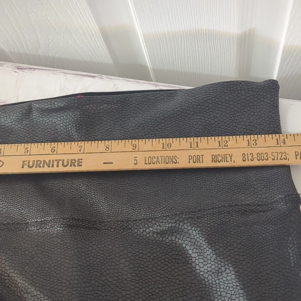 EUC Spanx Faux Leather Pebbled High Waisted Leggings 20186R Large